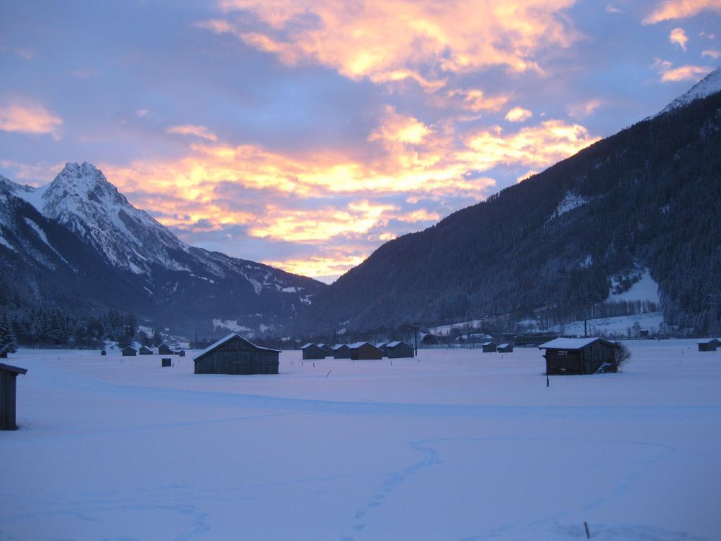Ferienwohnung Apart Bella Monte Pettneu am Arlberg Exterior foto